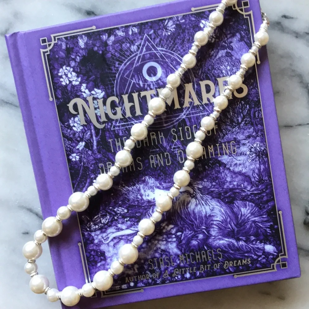 Faux pearl necklace - Picture 3 of 5